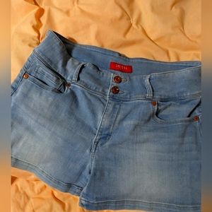 Guess shorts size 30